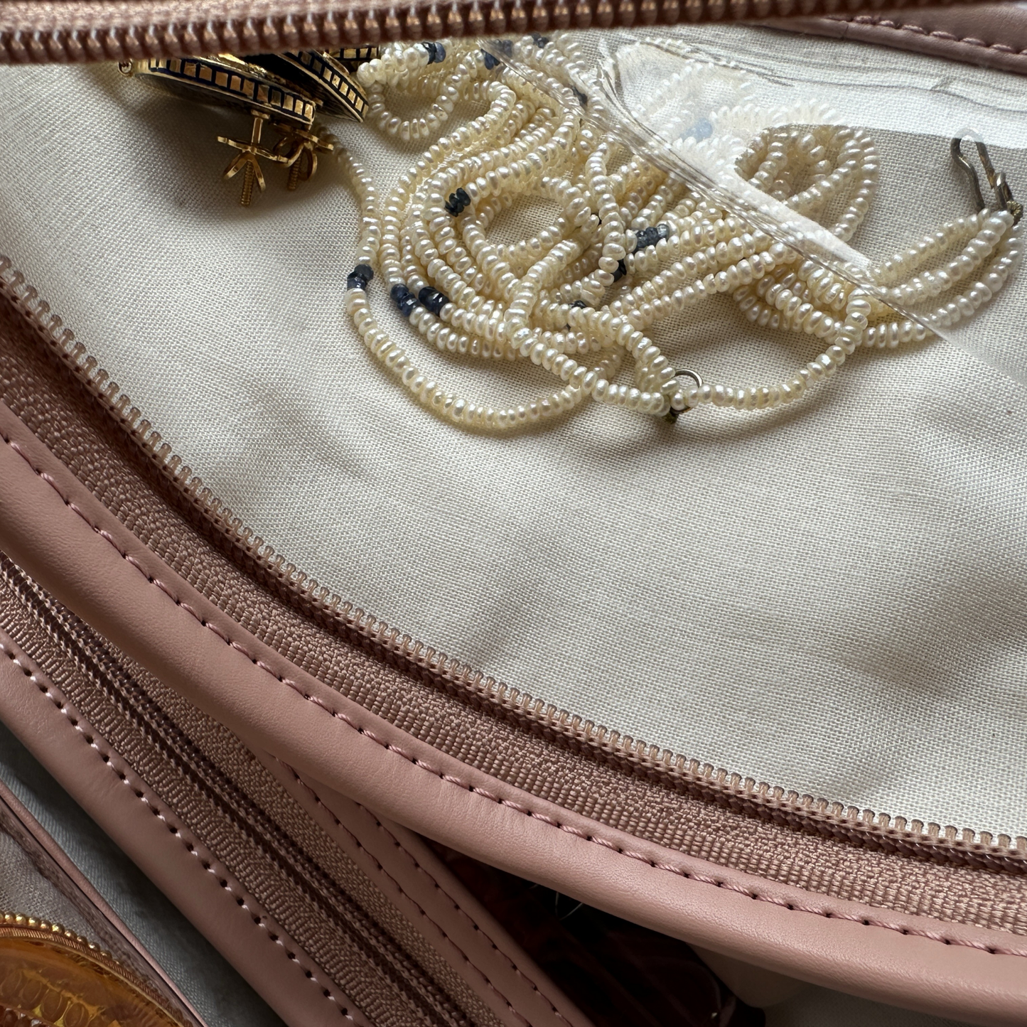 Quilted Jewellery Organiser with 5 Detachable Pouches